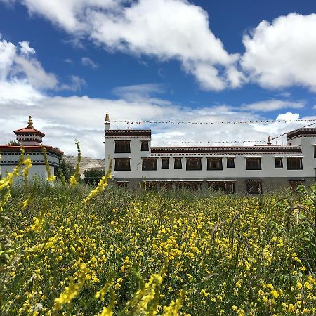 Royal Mustang Resort Nāmbo 外观 照片