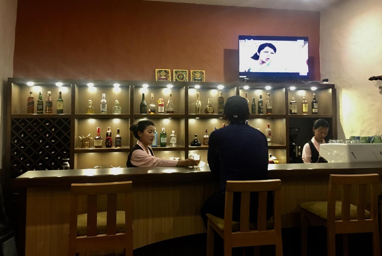 Royal Mustang Resort Nāmbo 外观 照片