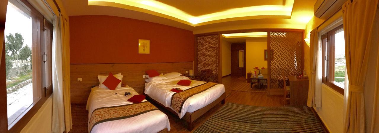 Royal Mustang Resort Nāmbo 外观 照片