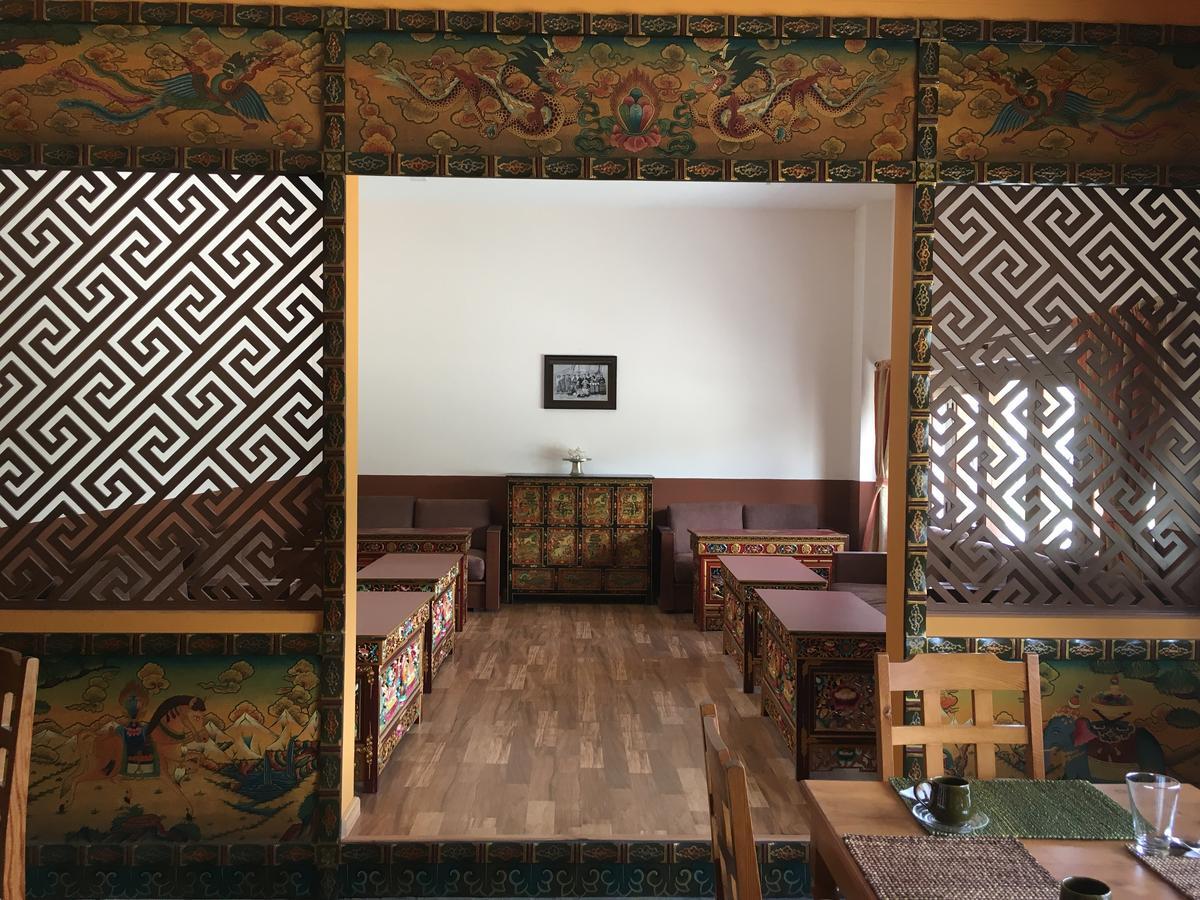 Royal Mustang Resort Nāmbo 外观 照片